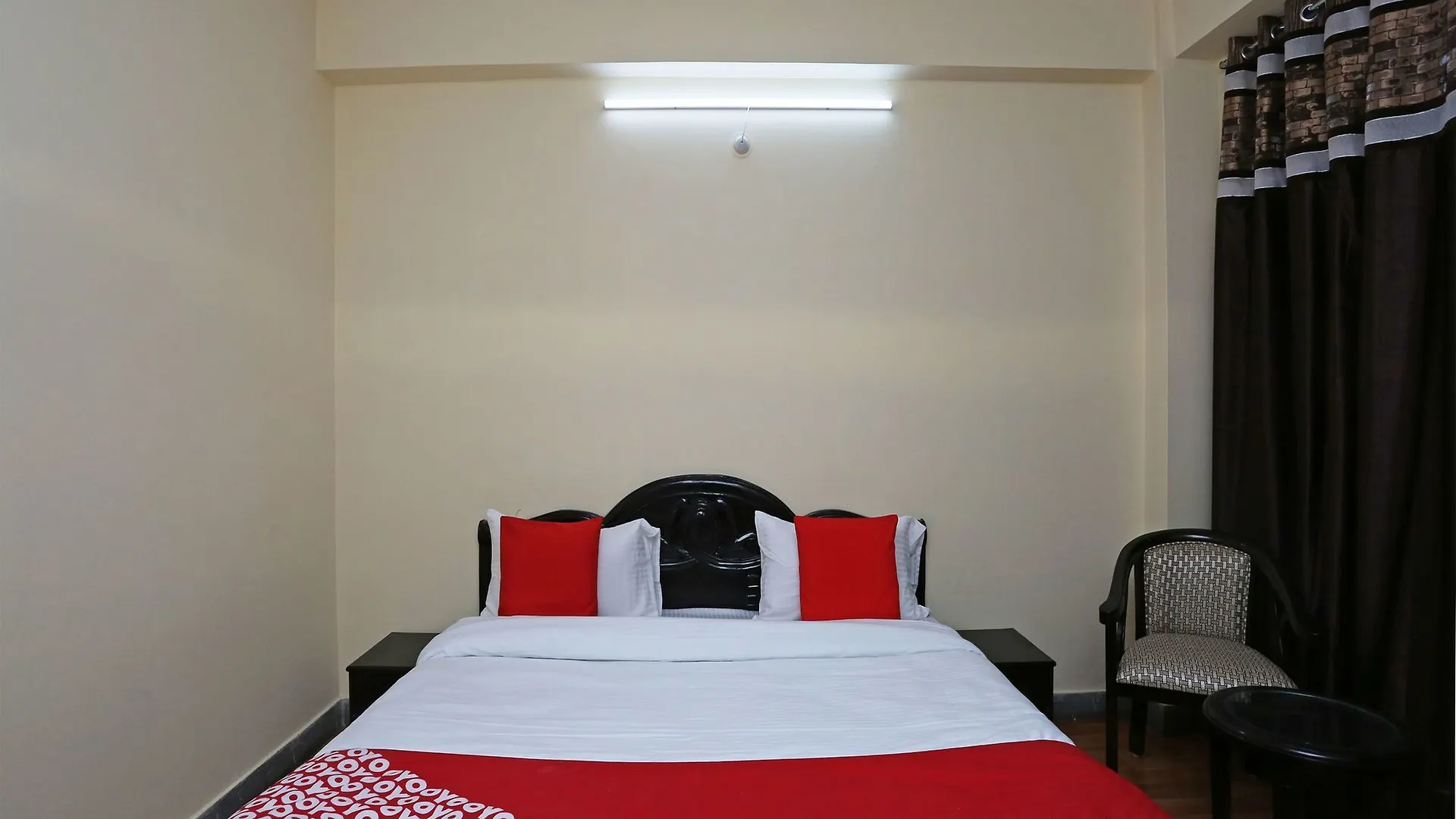 Oyo 13762 Home Peaceful 2Bhk Kasumpti シムラー 2*,